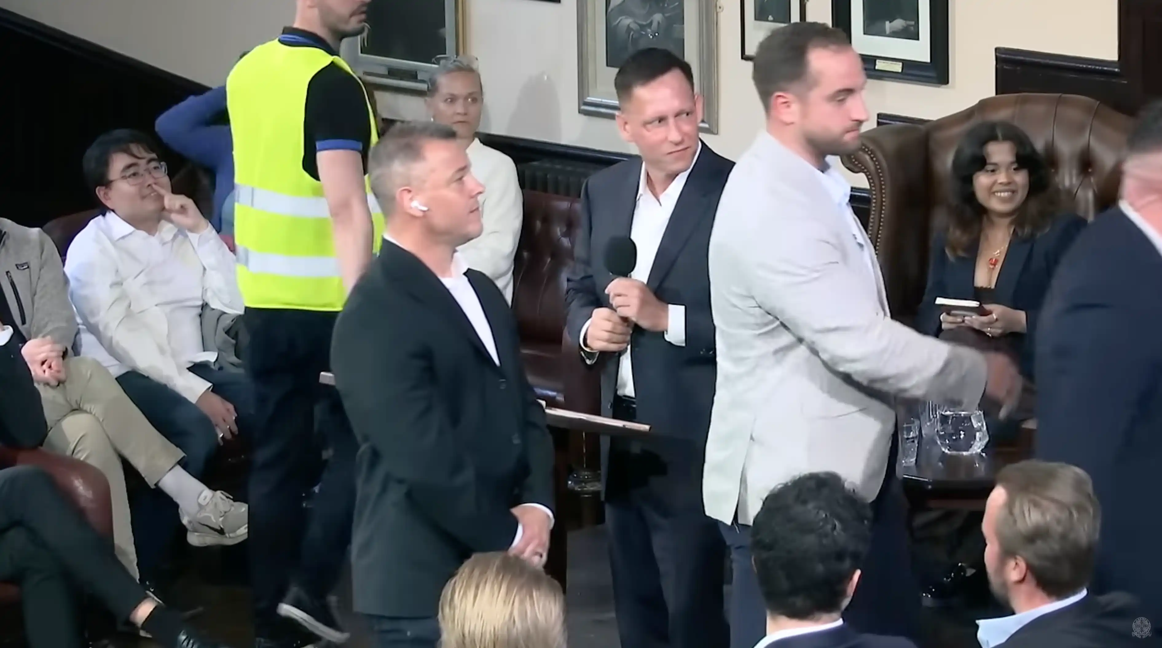 硅谷向右转:彼得·蒂尔、a16z以及加密货币的政治野望