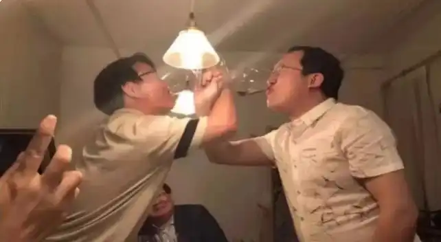 币圈首富们喝交杯酒，化解10亿美元恩仇的币圈规则
